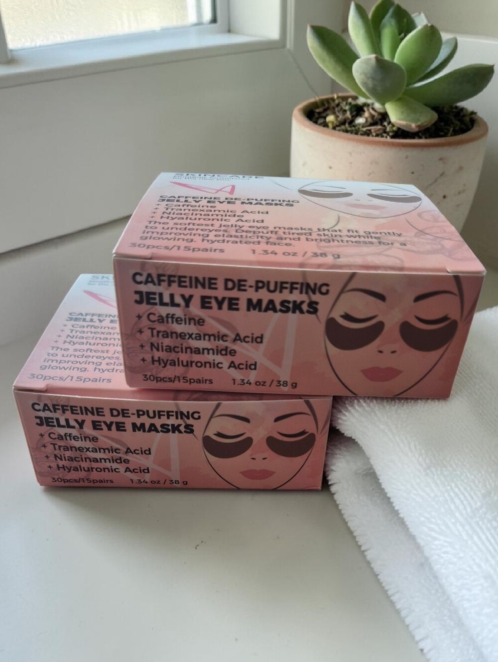 LA SPLASH 2-PACK JELLY EYE MASKS. CAFFEINE DE-PUFFING.